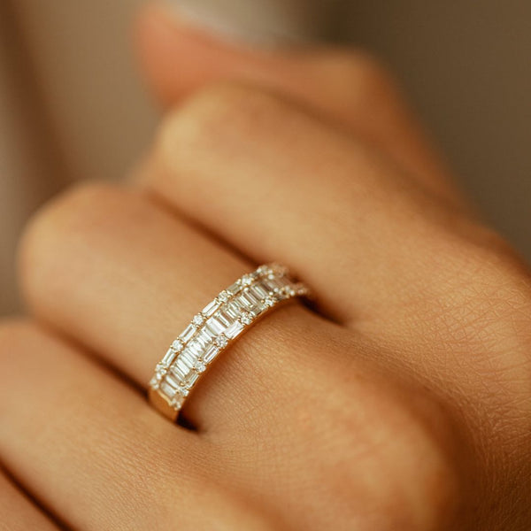 18k Gold Emerald & Round Diamond Ring