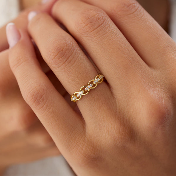 18K Gold Oval Linked Chain Diamond Ring